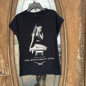 Ariana Grande concert tee! Medium